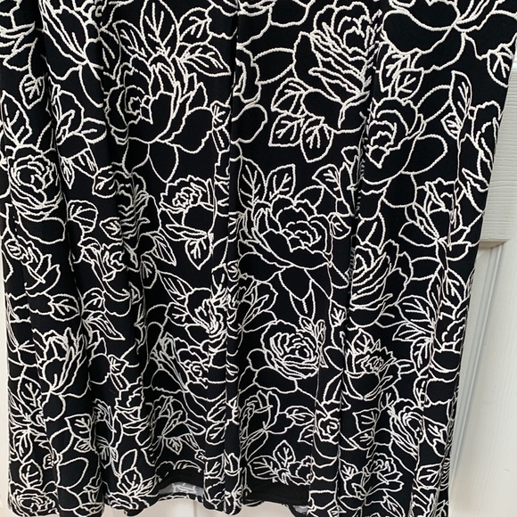 Beautiful black dress, with white floral design, smoke & pet free home - Picture 6 of 11